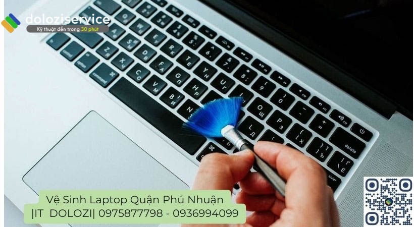 Vệ sinh bên ngoài laptop
