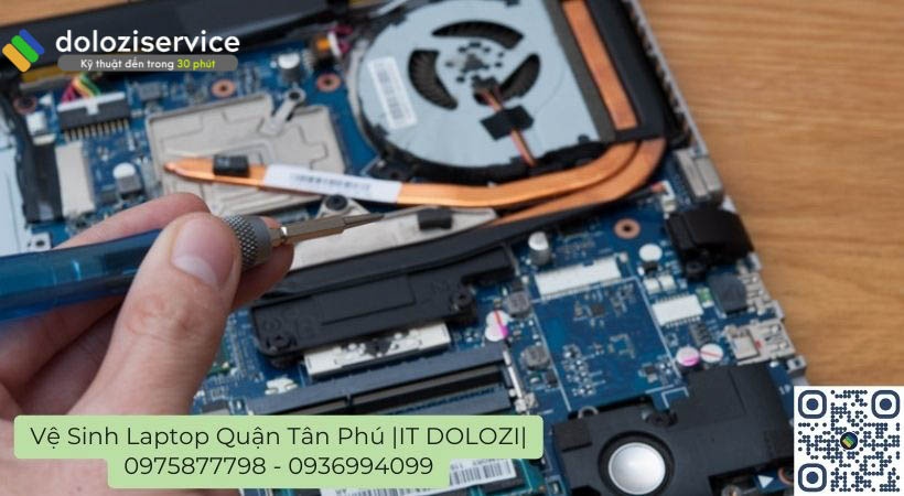Vệ sinh laptop quận Tân Phú bằng dụng cụ chuyên dụng