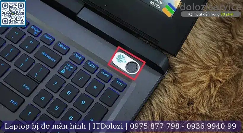 Sử dụng nút nguồn tắt nguồn laptop.