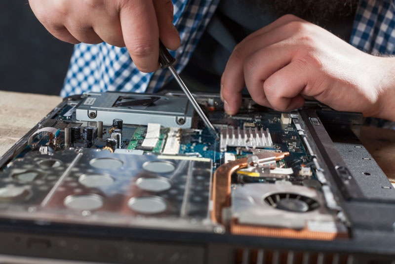 Sửa Laptop Huyện Nhà Bè: Gọi Là Có Mặt Ngay! Đội ngũ kỹ thuật sửa laptop uy tín Huyện Nhà Bè