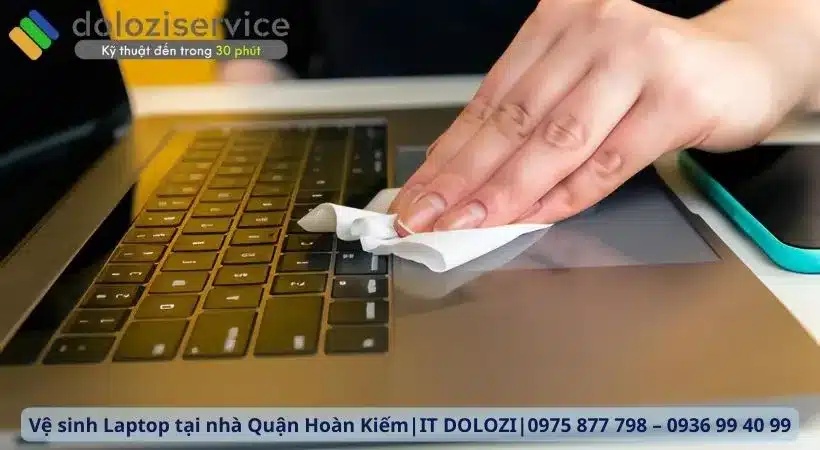 Ve sinh laptop tai nha Quan Hoang Kiem