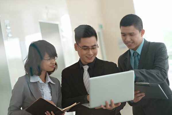 Tác Giả Thực hiện nhiều dự án lớn nhỏ