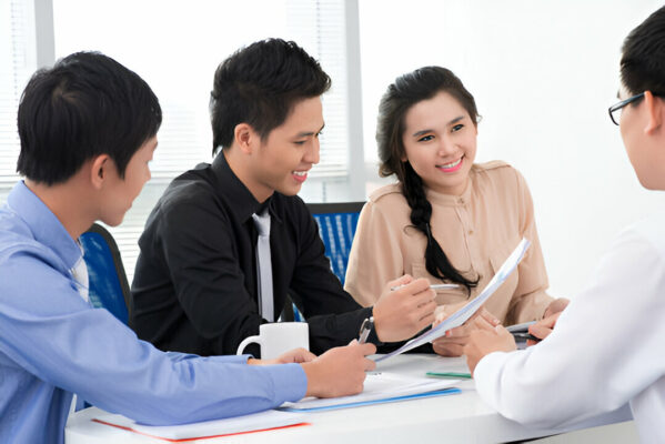 Tác Giả Đội ngũ cán bộ công nhân viên làm việc cùng CEO